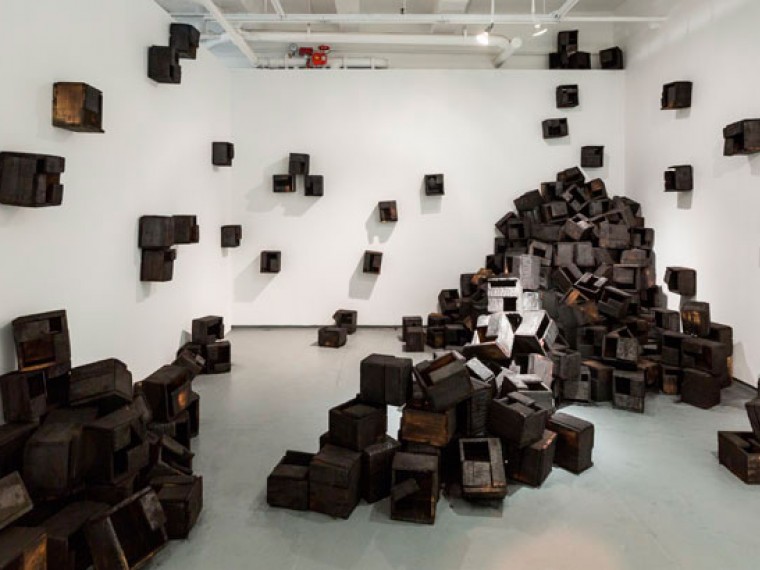 Ciudad en ascenso, 2016. Madera. Dimensiones variables